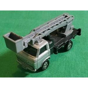Tomica Nissan Bucket Truck
